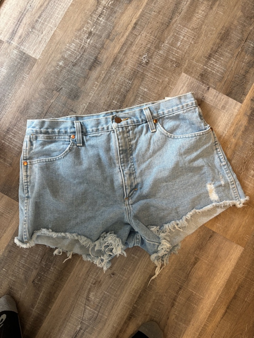 Wrangler high-Rise Light Blue Denim Cutoff Shorts - Casual Frayed Hem
